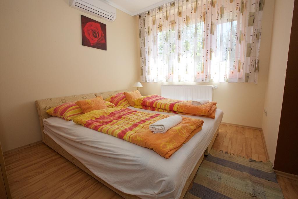 Zoli Apartmanok-Brody 51-53 ไฮจ์ดุสโซบอสโล ภายนอก รูปภาพ