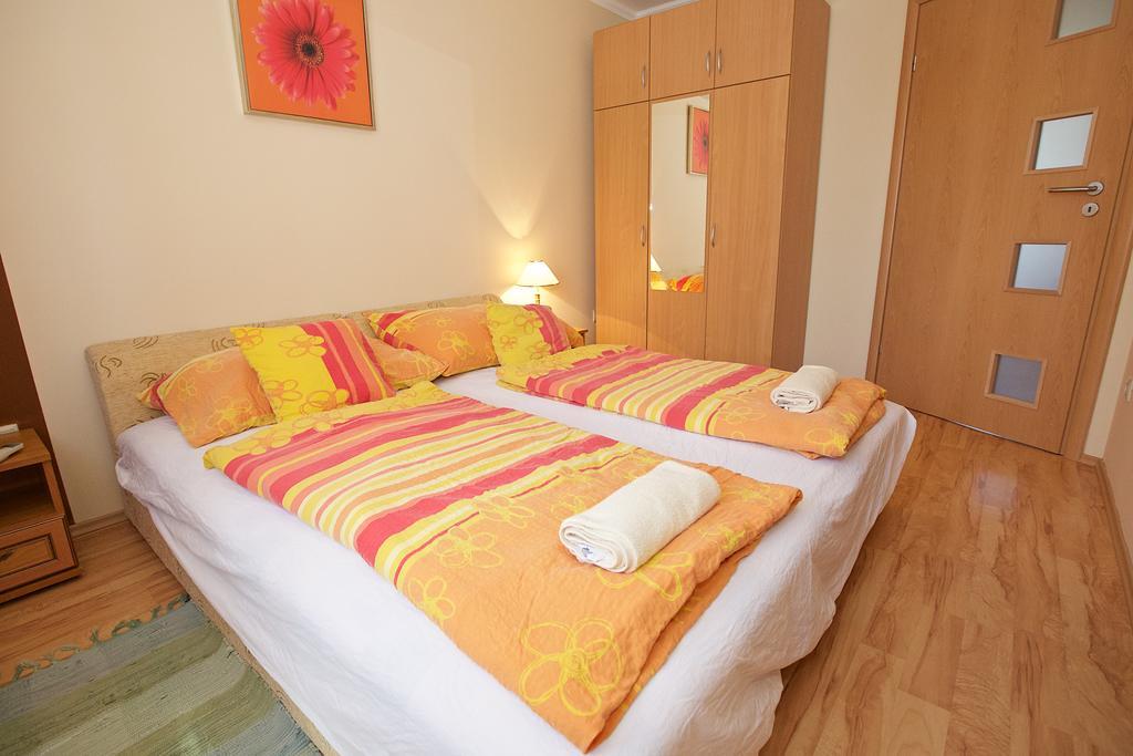 Zoli Apartmanok-Brody 51-53 ไฮจ์ดุสโซบอสโล ภายนอก รูปภาพ