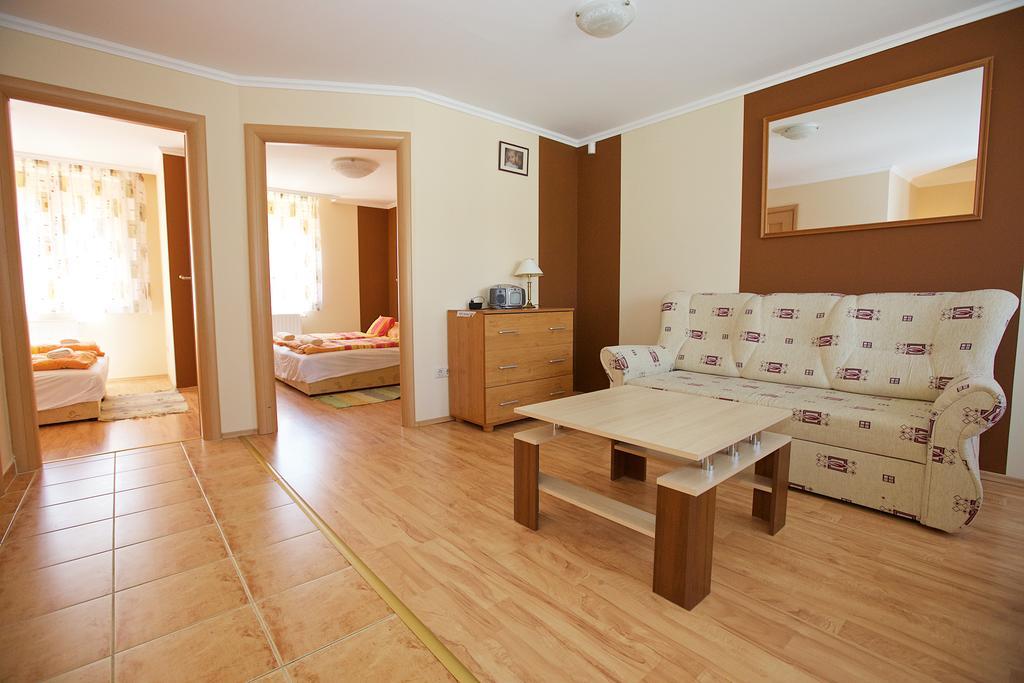 Zoli Apartmanok-Brody 51-53 ไฮจ์ดุสโซบอสโล ภายนอก รูปภาพ